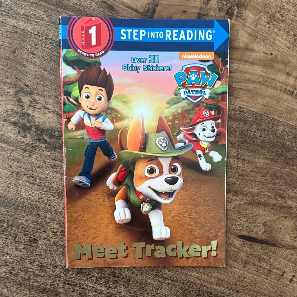 Nickelodeon Paw Patrol Meet Tracker Book with Stickers